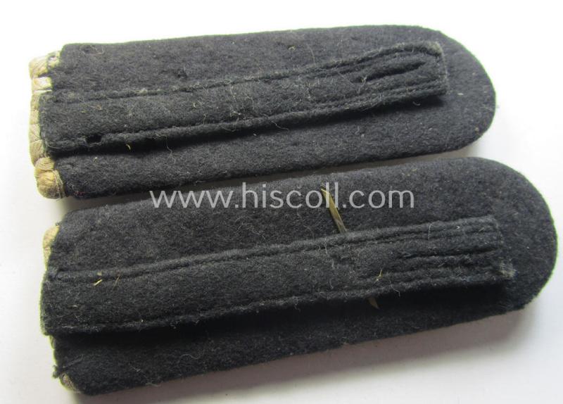 Pair of WH (Heeres) officers'-type shoulderboards: 'Hauptmann der Pionier-Truppen'