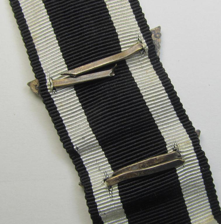 Attractive, 'Wiederholungsspange zum EK II. Klasse' (or: bar to the WWI IC second class) being a non-maker-marked example as was produced by the maker (ie. 'Hersteller') named: 'Wilh. Deumer' as based in the town of Lüdenscheid