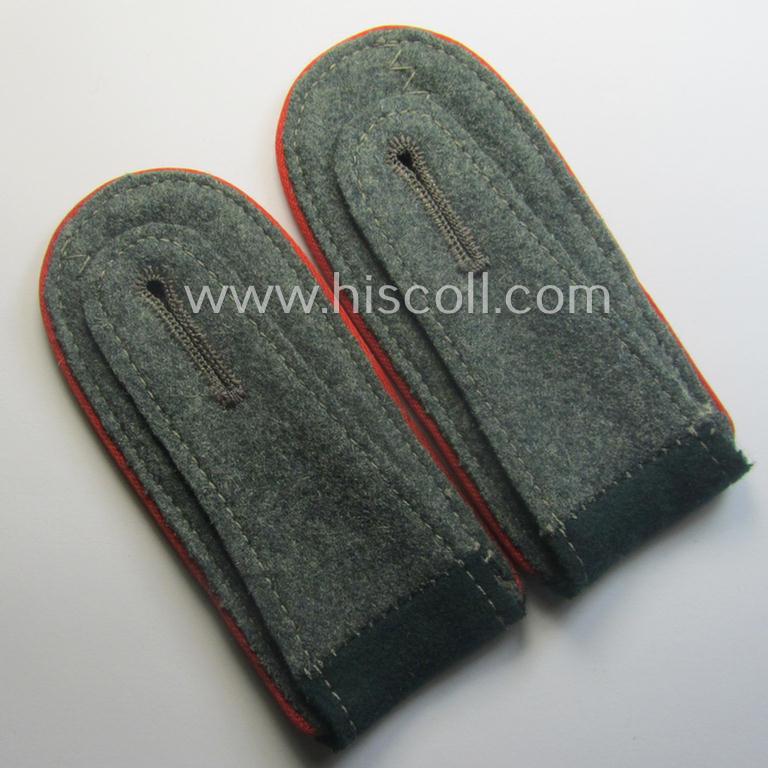 Pair of so-called: 'M40'-pattern, WH (Heeres) EM-type shoulderstraps: 'Sld. der (Sturm)Artillerie.-Trpn.'