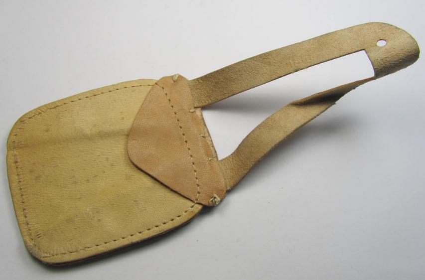 Neat, natural-coloured- and/or genuine leather-based etui as was intended to store an ID-disc (ie. 'Tragetasche für Erkennungsmarke')