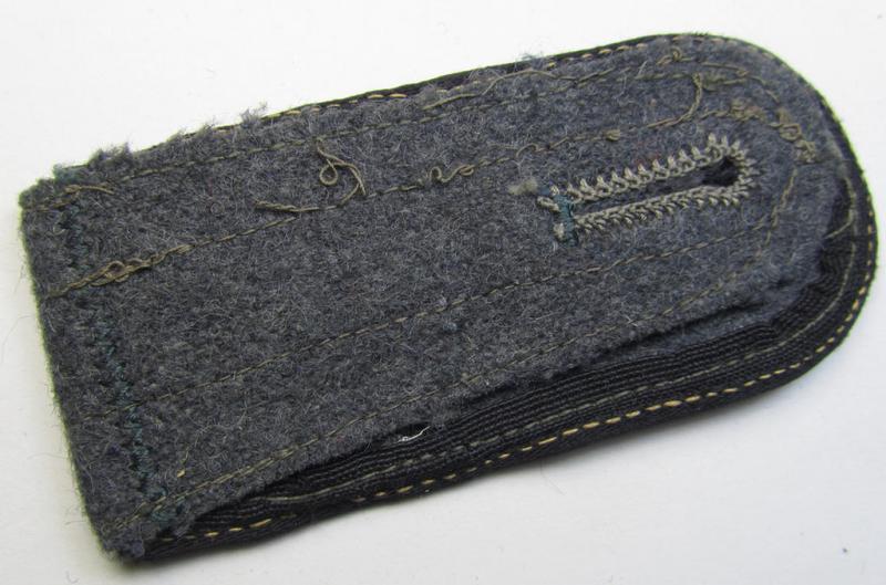 Single - but nevertheless scarcely seen! - 'Ostvölker'-related, 'Luftwaffe'-type shoulderstrap showing the black-coloured piping (and having a pair of horizontally-mounted rank-stripes 'off-factory'-attached)