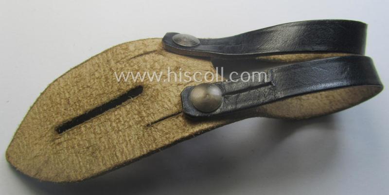 'Standard-issue'-pattern (albeit thinner-shaped ie. 'Panzer'!) WH binoculars (ie. 'Dienstglas 6 x 30 o. 10 x 50') so-called: 'anti-movement flap' (or: 'Tragelasche für Dienstgläser') as was executed in black-coloured leather