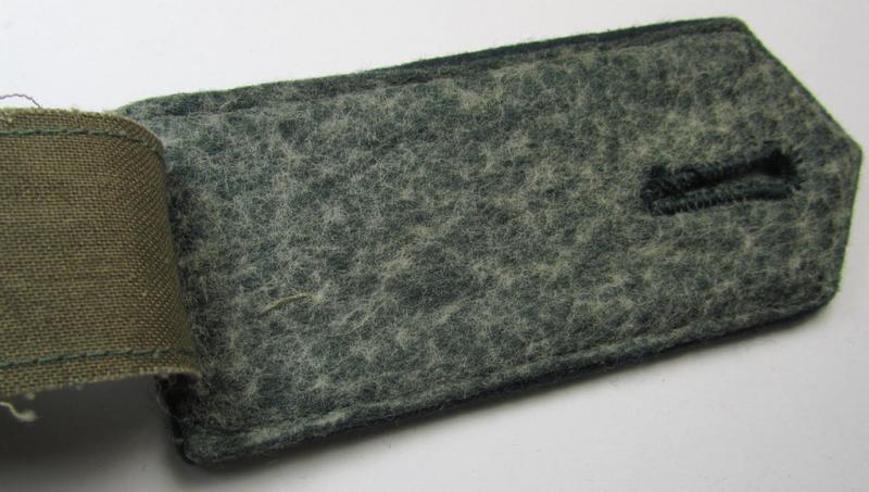 Neat - albeit regrettably single - 'cyphered'- (and I deem mid- ie. later-war-period-) WH (Kriegsmarine) enlisted-mens'-type shoulderstrap as was intended for a: 'Soldat eines Küsten-Artillerie-Abteilungs'