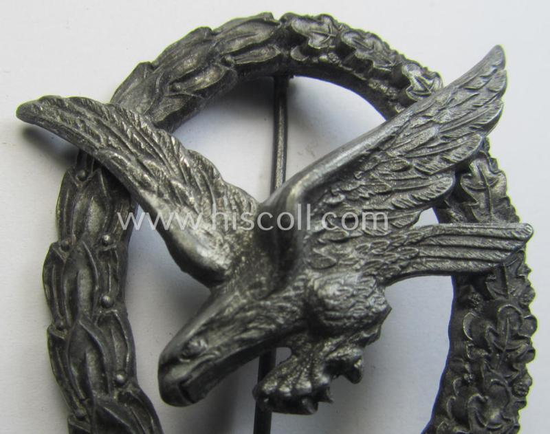 WH (Luftwaffe) 'Fliegerschützen-Abzeichen ohne Blitzbündel' being a non-maker-marked- and/or: typical zinc- (ie. 'Feinzink'-) based example as was  (I deem) produced by the maker: 'Wilh. Deumer'