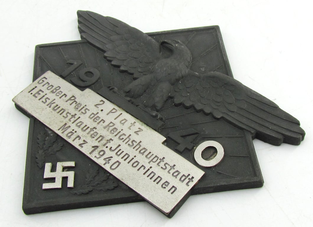 Plaque "Grosser Prize der Reichshauptstadt im Eiskunstlaufen für Juniorinnen, March 1940"in case