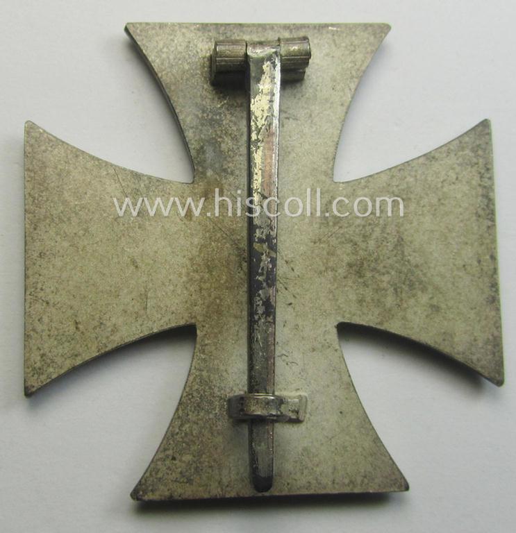 'Eisernes Kreuz 1. Klasse' (ie. Iron Cross 1st class) being an (I deem) mid-war-period produced: 'L/52'- (ie. by 'C.F. Zimmermann'-marked-) example and that comes complete in its specific etui