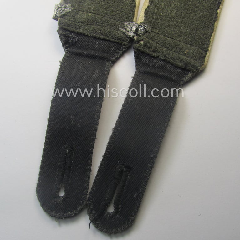 Superb pair of Waffen-SS EM-type shoulderstraps as piped in the white-coloured branchcolour as was intended for usage by an: 'SS-Schütze u. Unterführer-Anwärter' who served within the: 'Waffen-SS Infanterie-Trpn.'