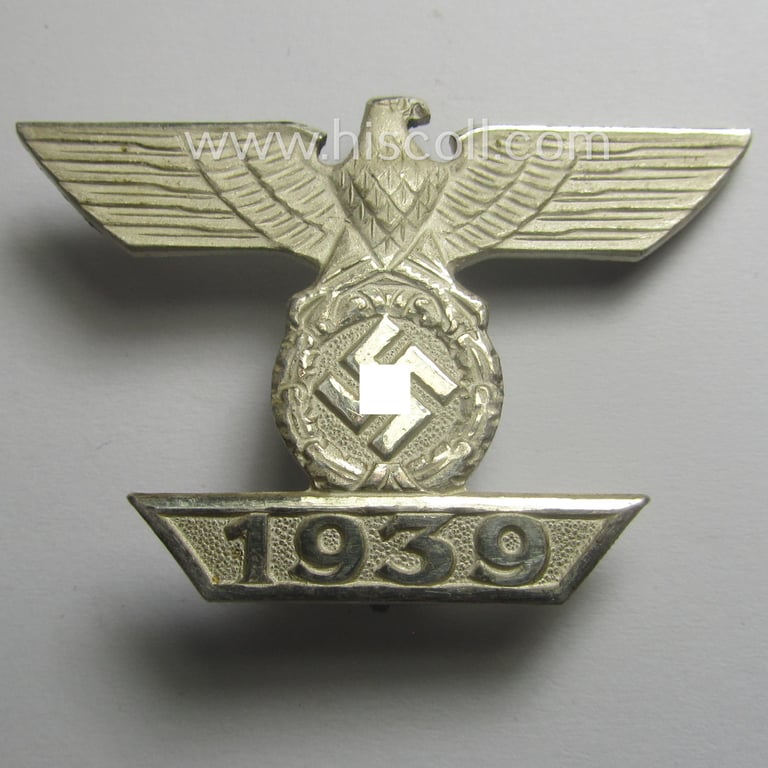 Attractive - and rarely seen! - example of a: 'Wiederholungsspange zum EK I. Klasse' (or: bar to the WWI IC first-class) as was produced by the maker (ie. 'Hersteller'): 'B.H. Mayer's Kunstprägeanstalt'