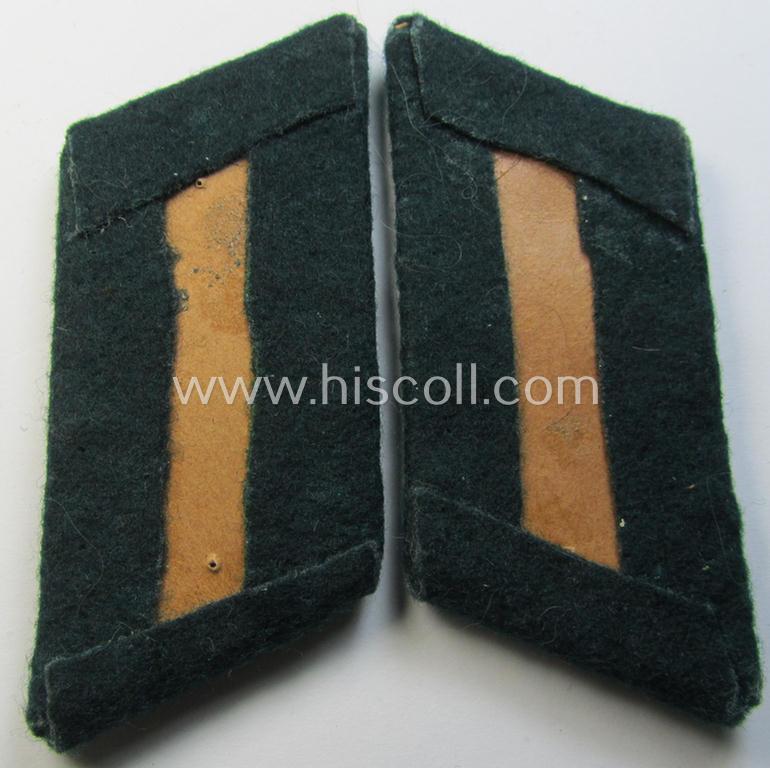 Moderately used - and fully matching! - pair of WH (Heeres) officers'-type collar-tabs, as was piped in the bright-red-coloured branchcolour as was intended for usage by an: 'Offizier der (Sturm)Artillerie-Truppen'