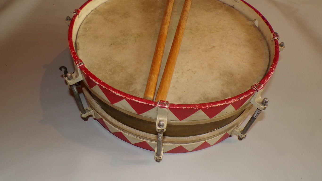 HJ / DJ Marching Snare Drum with Drumsticks