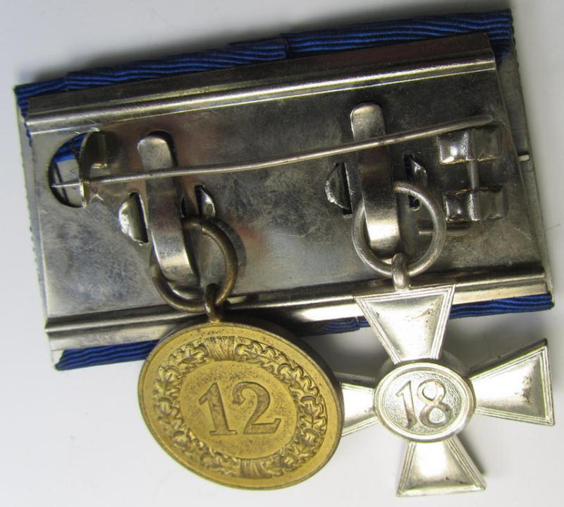 Superb, WH (Heeres o. KM) so-called: 'Doppelspange' (being of the desirable detachable-pattern!) showing a: 'WH-DA 2. u. 3. Stufe'  (for 18 ie. 12 years of service) and that shows two detailed, Heeres o. KM-type-eagle-devices, attached