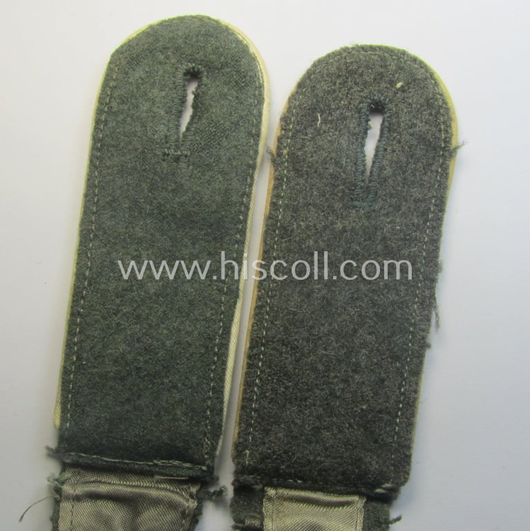 Pair of WH (Heeres), early- (ie. mid-) war-period- (ie. 'M41- o. M43'-) pattern EM-type shoulderstraps as piped in the white-coloured branchcolour as was intended for a: 'Soldat eines Infanterie-Rgts.'