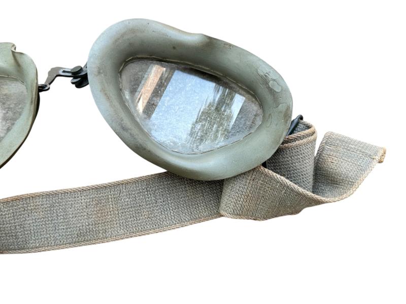 German WWII Goggles in Case -1942-