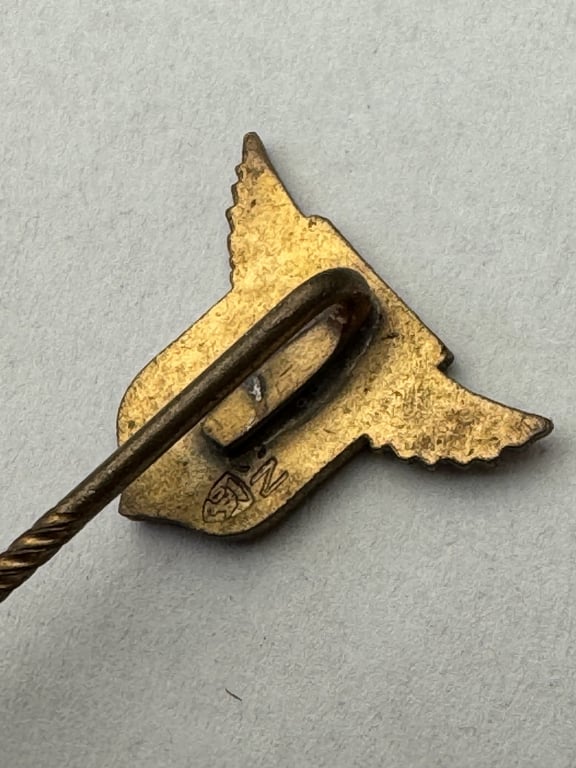 WWII German Luftwaffe Staffelnadel – Aufklärungsgruppe (F) 124