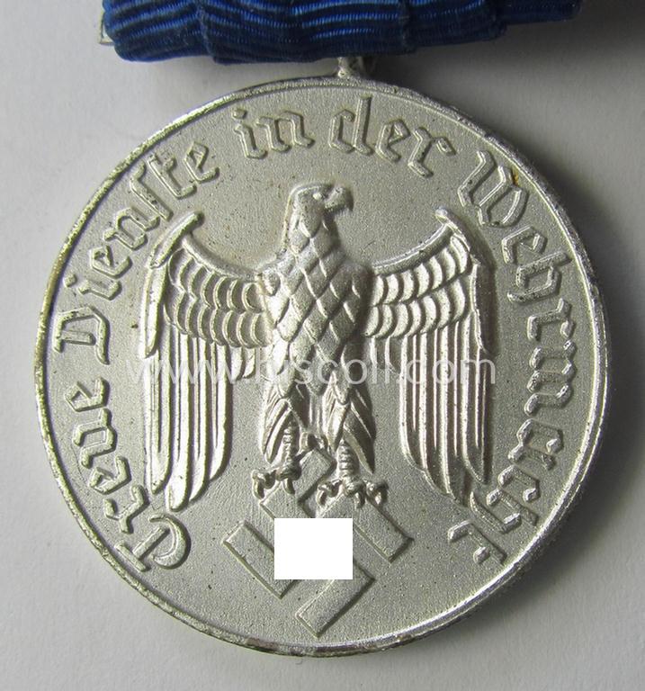 Attractive, silver-toned & detachable WH (Heeres o. KM) so-called: 'Einzelspange' showing a: 'WH-Dienstauszeichnung 4. Stufe' (as was intended for 4 years of loyal-service) and that shows a detailed, Heeres o. KM-type-eagle-device, period-attache...