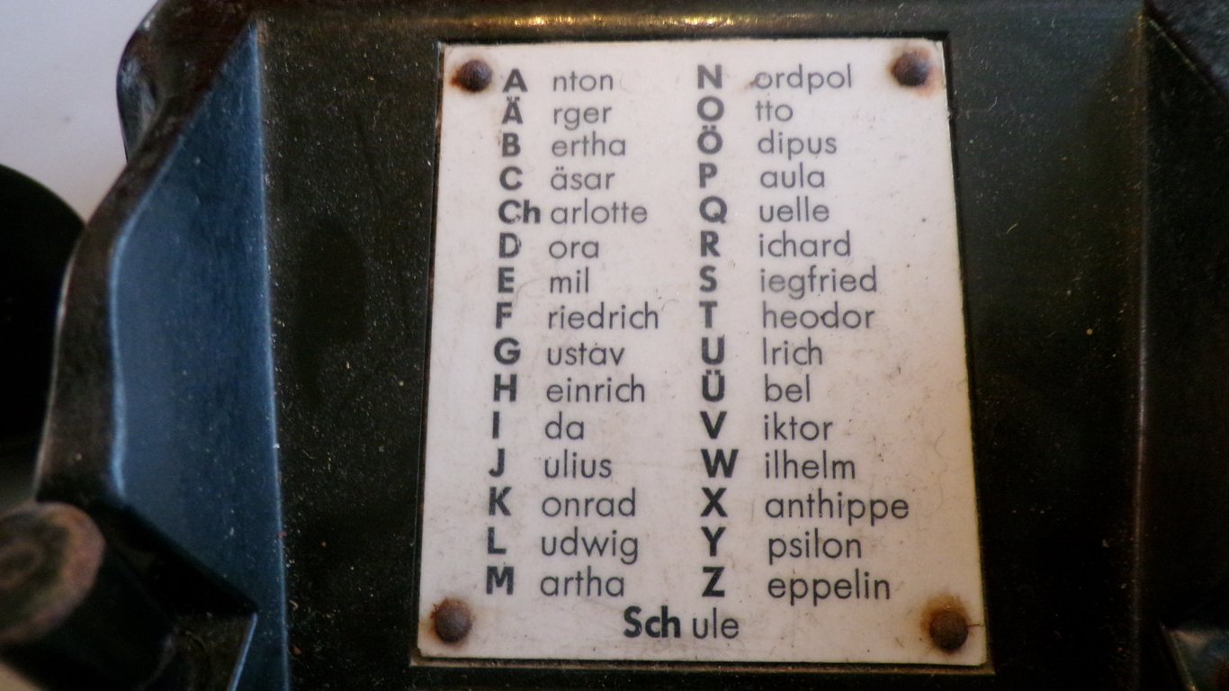 Tischfernsprecher 38 (OB38) Desk Telephone