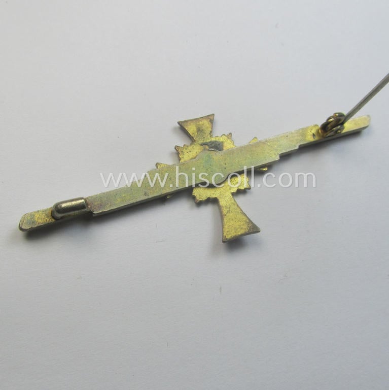 Miniature of an: 'Ehrenkreuz der deutschen Mutter - erste Stufe' (or: golden-class mothers'-cross) being a non-maker-marked example that comes mounted onto a (rarely observed!) bar (ie. 'Spange')