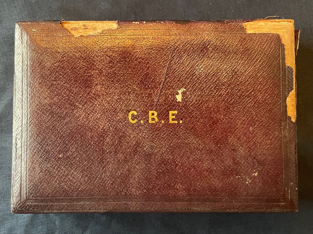 HARD TO FIND NAMED SET, CASED 1ST TYPE CBE, CORONATION MEDAL. ADDITIONAL PHOTOS