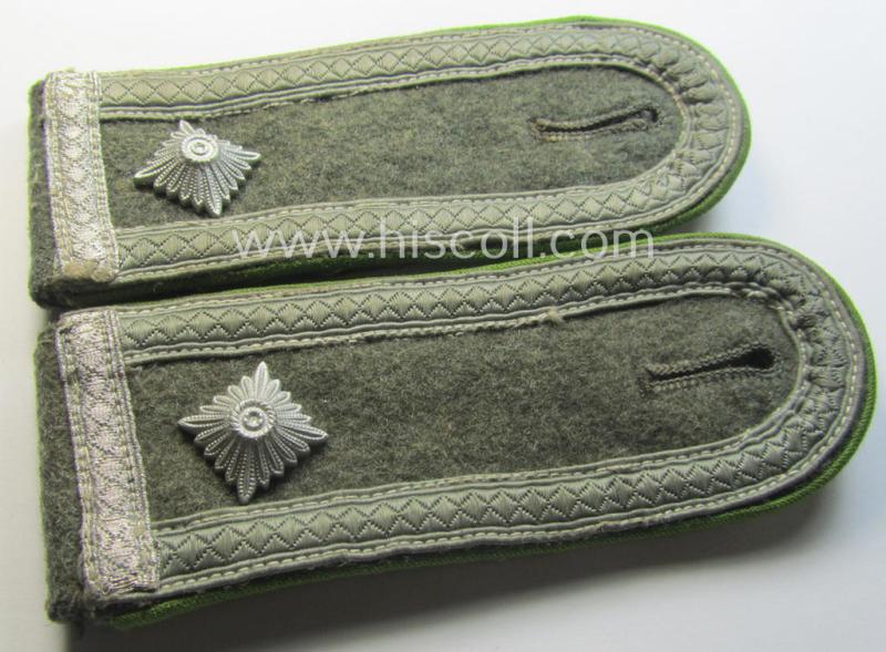 Pair of WH (Heeres) NCO-type shoulderstraps: 'Feldwebel der Panzergrenadier-Truppen'