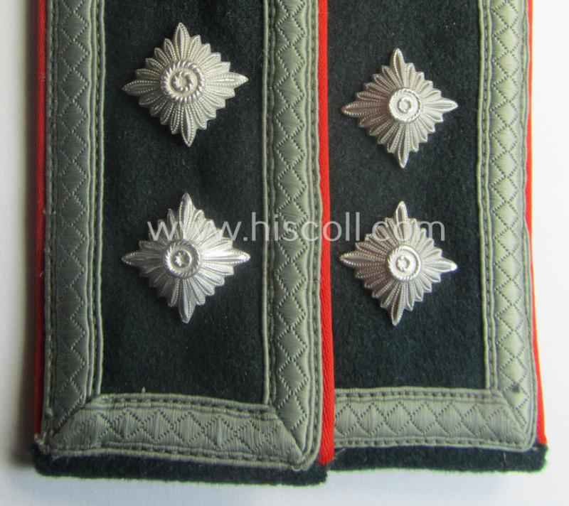 Pair of WH (Heeres) early-war-period- (ie. 'M40'-pattern) NCO-type shoulderstraps as was intended for usage by an: 'Oberwachtmeister eines (Sturm)Art.-Abts. o. Rgts.'
