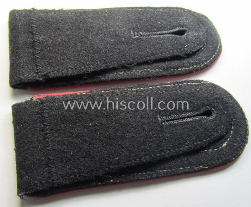 Superb - and fully matching! - pair of WH (Heeres) 'Panzer' NCO-type shoulderstraps (as was specifically used on the black-coloured 'wrap-around'-tunics) as was intended for usage by a: 'Feldwebel eines Panzer-Regiments o. Abts.'