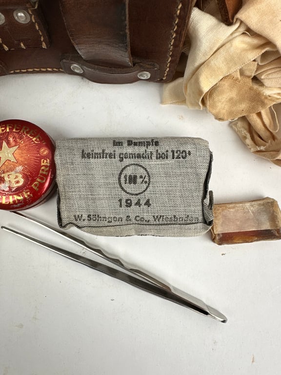 Original WW2 German Stretcher Bearer’s Medical Pouch "Kragentrager" 1941