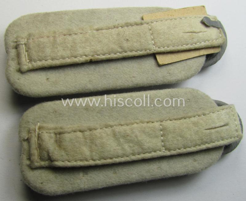 Attractive - fully matching and never worn! - pair of WH (Heeres) officers'-type shoulderboards as was intended for usage by a: 'Major der Infanterie-Truppen' (and that still shows its period inventory-etiket)