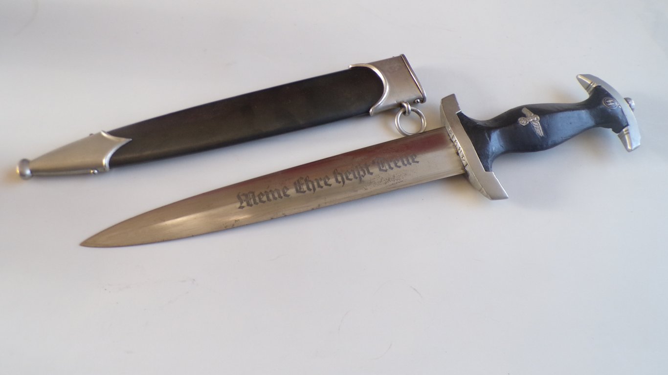 Early M33 SS Dagger by Herder