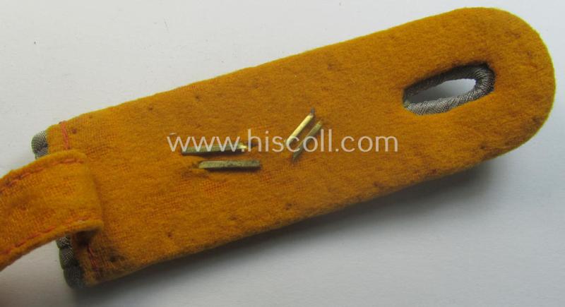 Single - but nevertheless rarely seen! - WH (Heerer) neatly 'cyphered', officers'-type shoulderboard as was intended for a: 'Leutnant des Kavallerie-Aufklärungs-Abts. 6'