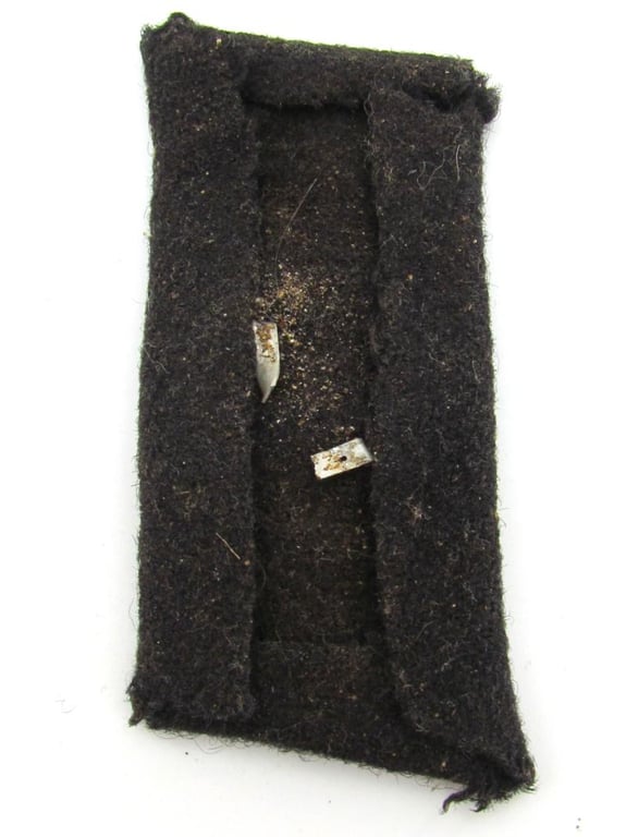 1x Wehrmacht Panzer Collartab with Skull ( Relic )