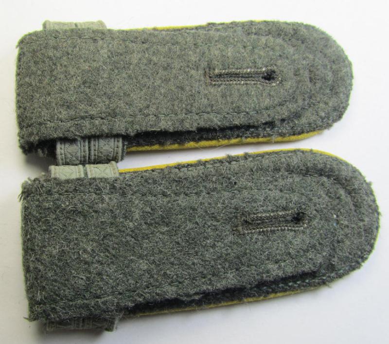 Attractive - fully matching and scarcely seen! - pair of WH (Heeres) NCO-type (ie. 'M40-/M43'-pattern) shoulderstraps as was intended for usage by an: 'Uffz. u. Offiziers-Anwärter eines Heeres Nachrichten-Abteilungs'