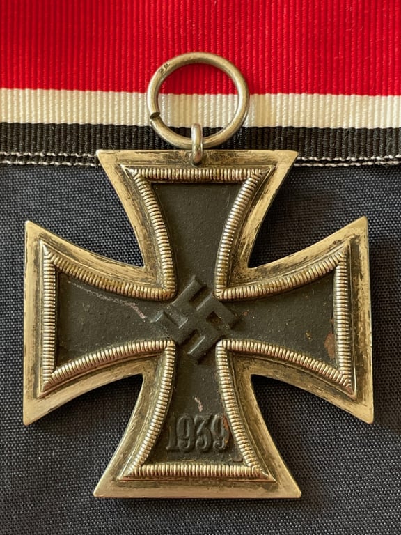WWII GERMAN IRON CROSS 2ND CLASS NUMBERED RING 24 FOR ARBEITSGEMINSCHAFT FUR HEERESHEDARF IN DER GRAVEUR UBD ZISELIERUNG