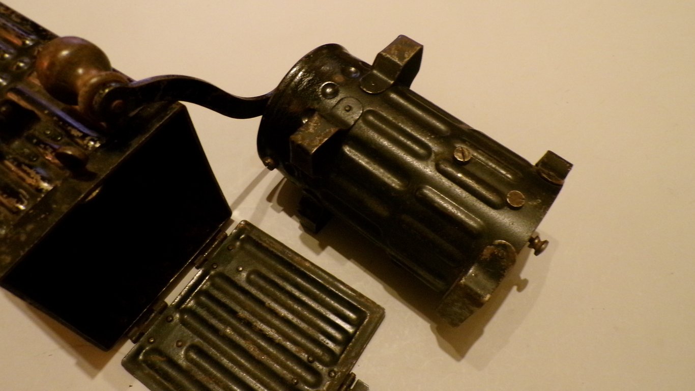 Italian / German Army Coffee Grinder (Feldküche / Kaffeemühle)