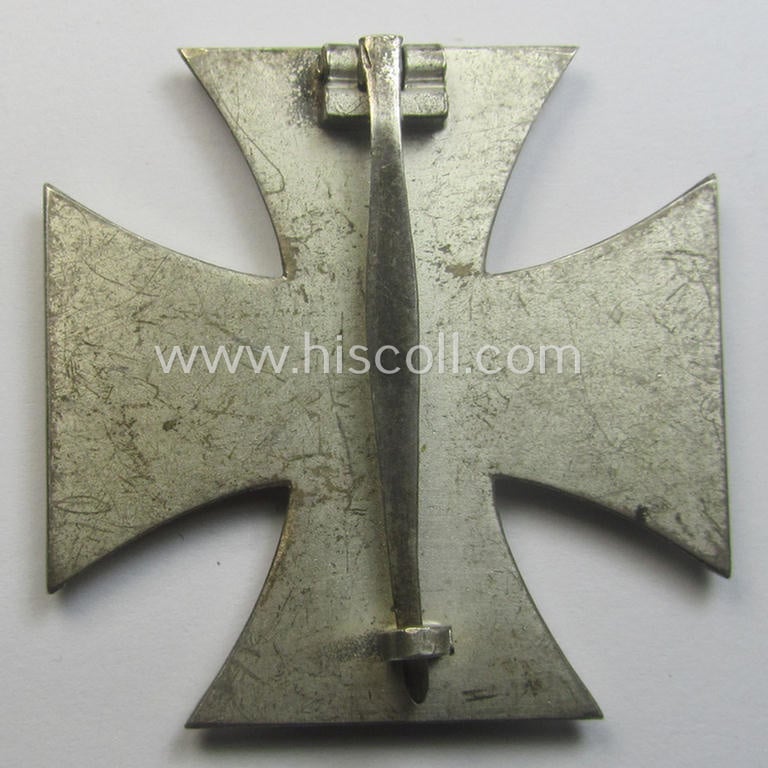Superb - and just minimally used! - 'EK 1. Kl.' (or: Iron Cross 1st class) being a typical maker- (ie. '100'-) marked example as was produced by the 'Hersteller': 'Wächtler u. Lange'