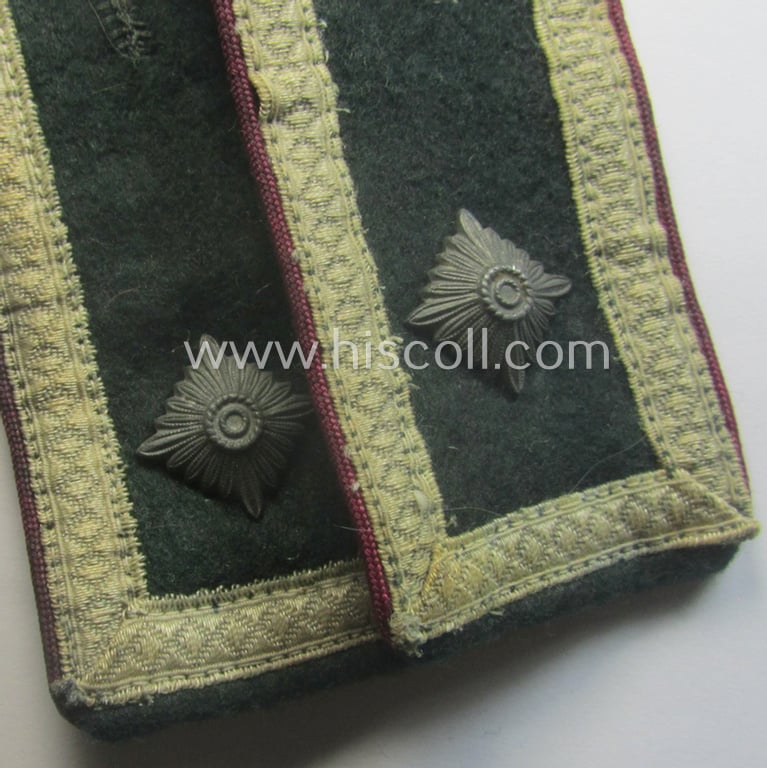 Pair of WH (Heeres) early-war-period- (ie. 'M40'-pattern, 'tailor-made') NCO-type shoulderstraps: 'Feldwebel eines (Nebel)Werfer-Abts.'