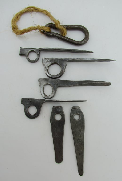 Wehrmacht Gebirgsjäger Climbing Carabiner with Six Assorted Pitons