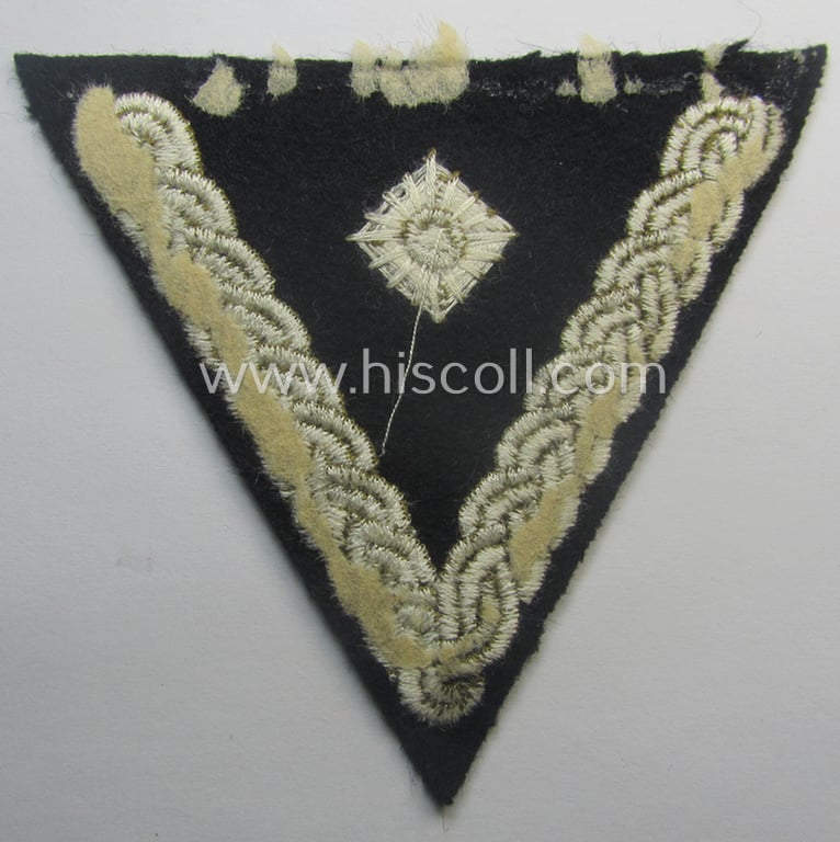 WH (Kriegsmarine) rank-chevron (or: 'Armwinkel') as was intended for usage on the various darker-blue-coloured naval tunics as was intended for an: 'Matrosen-Obergefreiter'