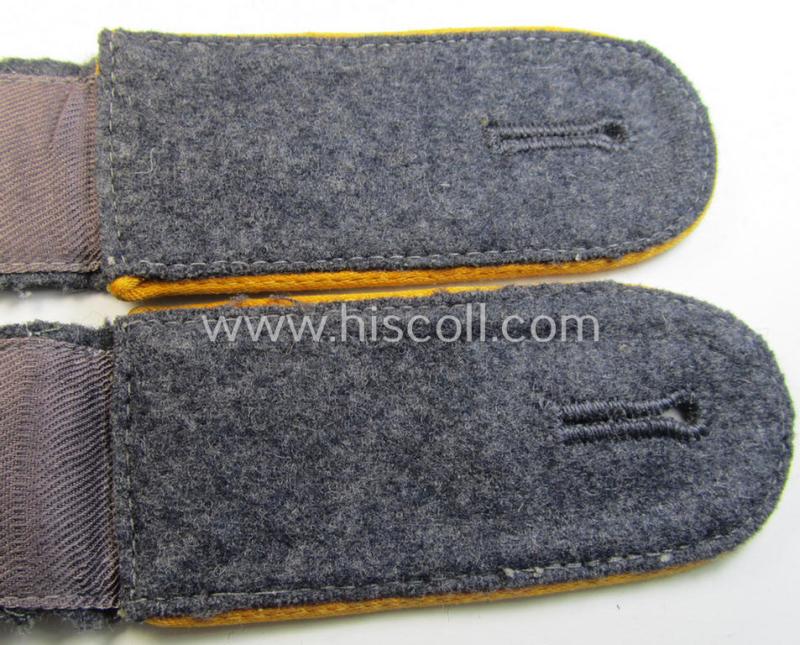 Attractive - and/or fully matching! - pair of WH (Luftwaffe) EM-type shoulderstraps as intended for usage by a: 'Soldat der Flieger- o. Fallschirmjäger-Truppen' and that comes in a hardly used- nor worn, condition