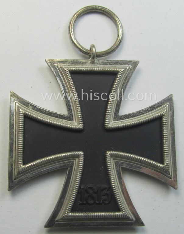 'Eisernes Kreuz II. Klasse' being a (typical) non-maker-marked example that comes together with its original- and never-mounted ribbon (ie. 'Bandabschnitt') as was produced by a (by me) unidentified maker (ie. 'Hersteller')