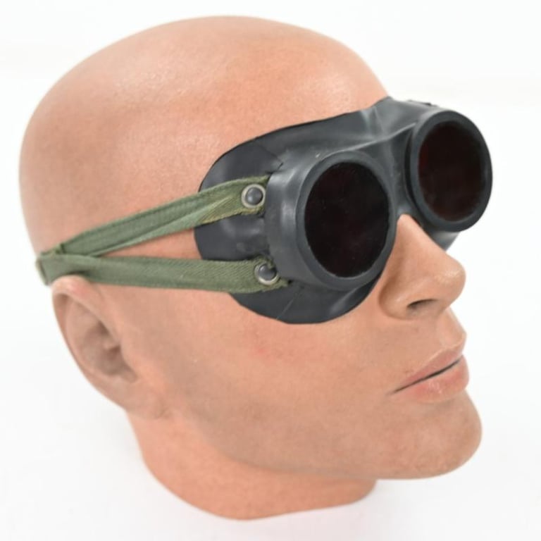 German KM U-Boat Goggles in Pouch