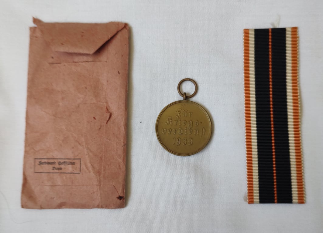 Medal set: KvM 'KriegsverdienstMedaille  (War merit medal 1939) and issue packet