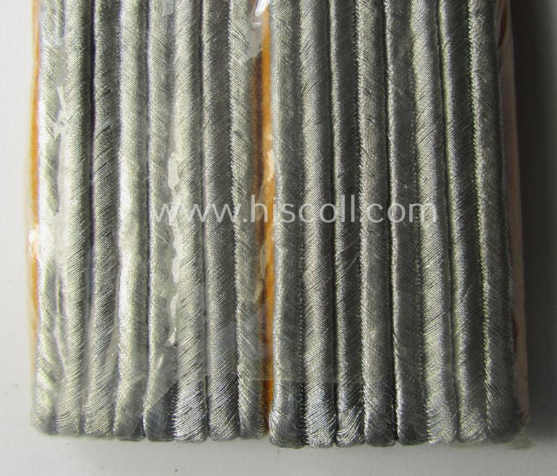 Interesting - and 'virtually mint ie. unissued'! - pair of WH (Luftwaffe), officers'-type shoulderboards: 'Leutnant der Flieger- o. Fallschirmjäger-Trpn.'