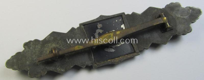 Attractive, 'Nahkampfspange in Bronze' (or: bronze-class close-combat clasp ie. CCC) being a neatly maker- (ie. 'F.&B.-L.'-) marked- and/or minimally converse-shaped specimen as was produced by the maker- (ie. 'Hersteller') 'Funcke u. Brüningh...