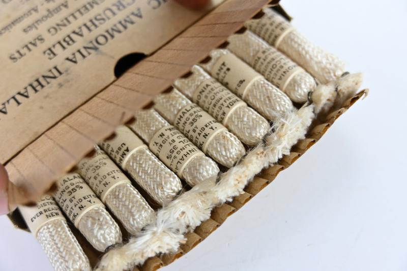 US WW2 Ammonia Inhalants package
