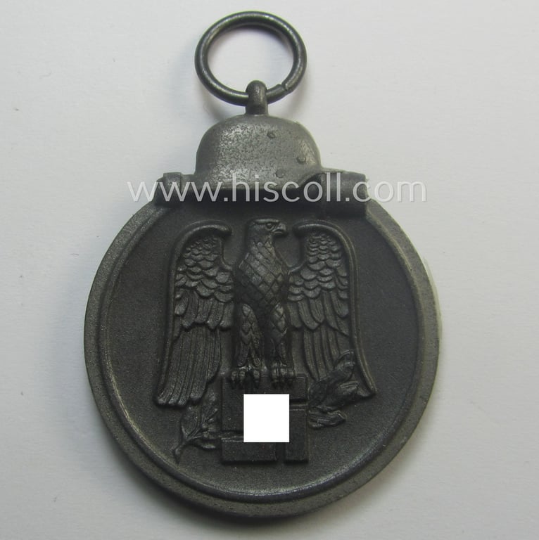 Medal-set: 'Winterschlacht im Osten 1941-42' being a typical non-maker-marked specimen that comes in a hardly used (ie. almost mint-), condition