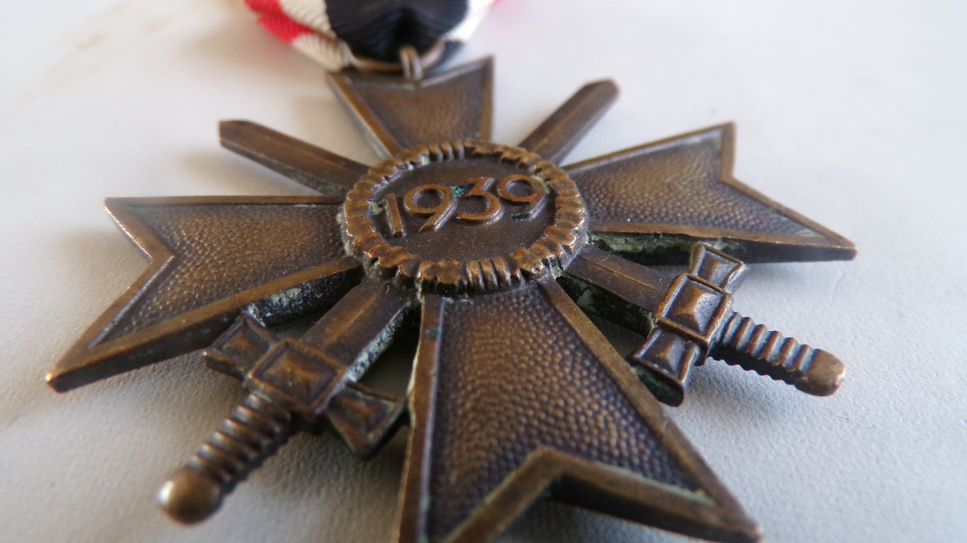 KVK 2nd Class with Swords - Maker 14