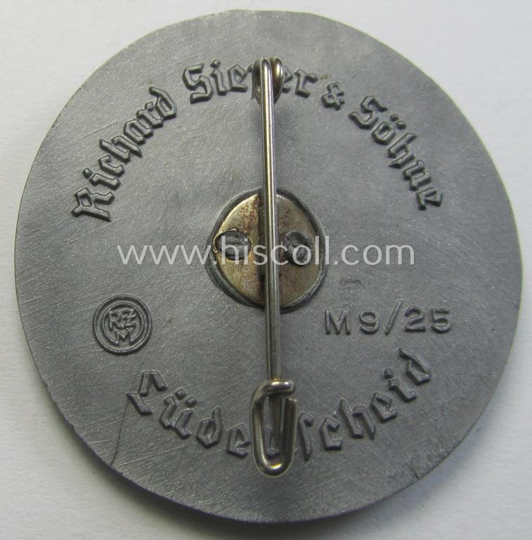 Resin-based- and/or silverish-grey-coloured, so-called: DAF- (ie. 'Deutsches Arbeitsfront'-related day-badge (ie. 'tinnie' or: 'Veranstaltungsabzeichen') bearing the text: 'Sportappell der Betriebe - 1938'