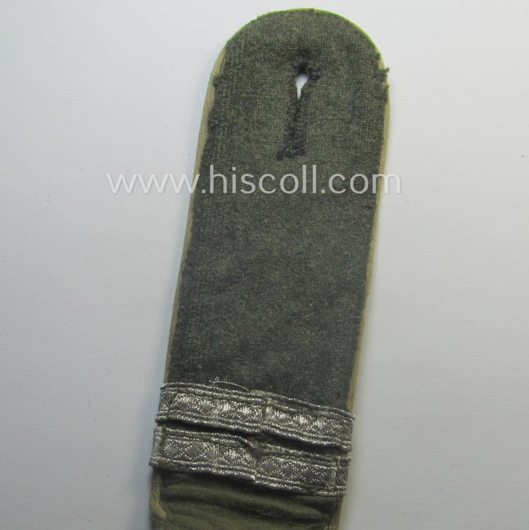 Superb - regrettably single but nevertheless rarely encountered! - WH (Heeres), early-war-period (ie. 'M41'-pattern styled-) EM-type shoulderstrap for usage by a: 'Soldat u. Offiziersanwärter eines Inf.-Rgts. der “Grossdeutschland”-Div.'