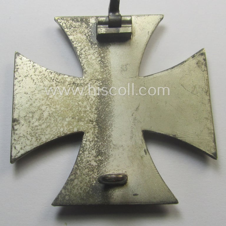 Superb, 'Eisernes Kreuz 1. Klasse' (ie. Iron Cross 1st class) being a non-maker-marked (but I deem by: 'S & L'- produced!) example and that comes complete in its specific etui
