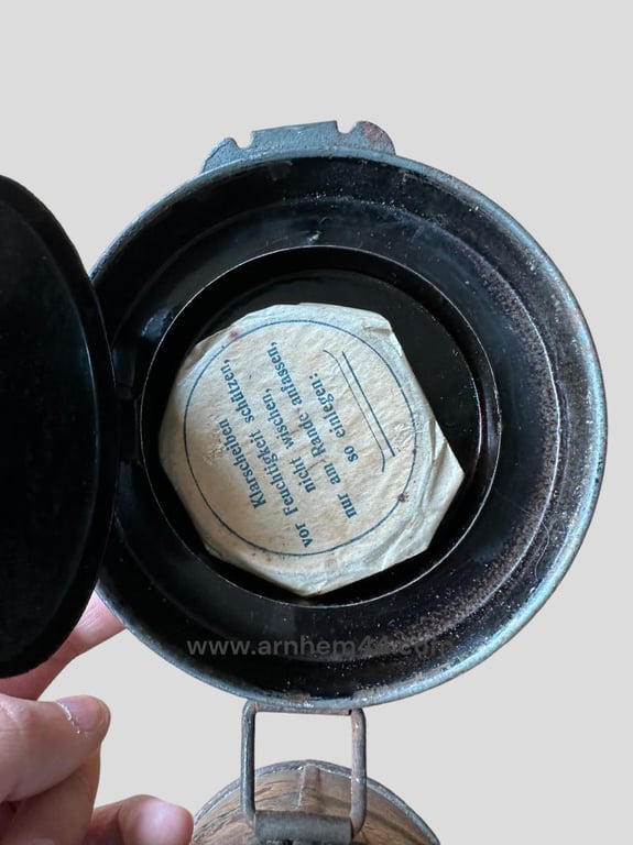 German WWI Gasmasker in Canister